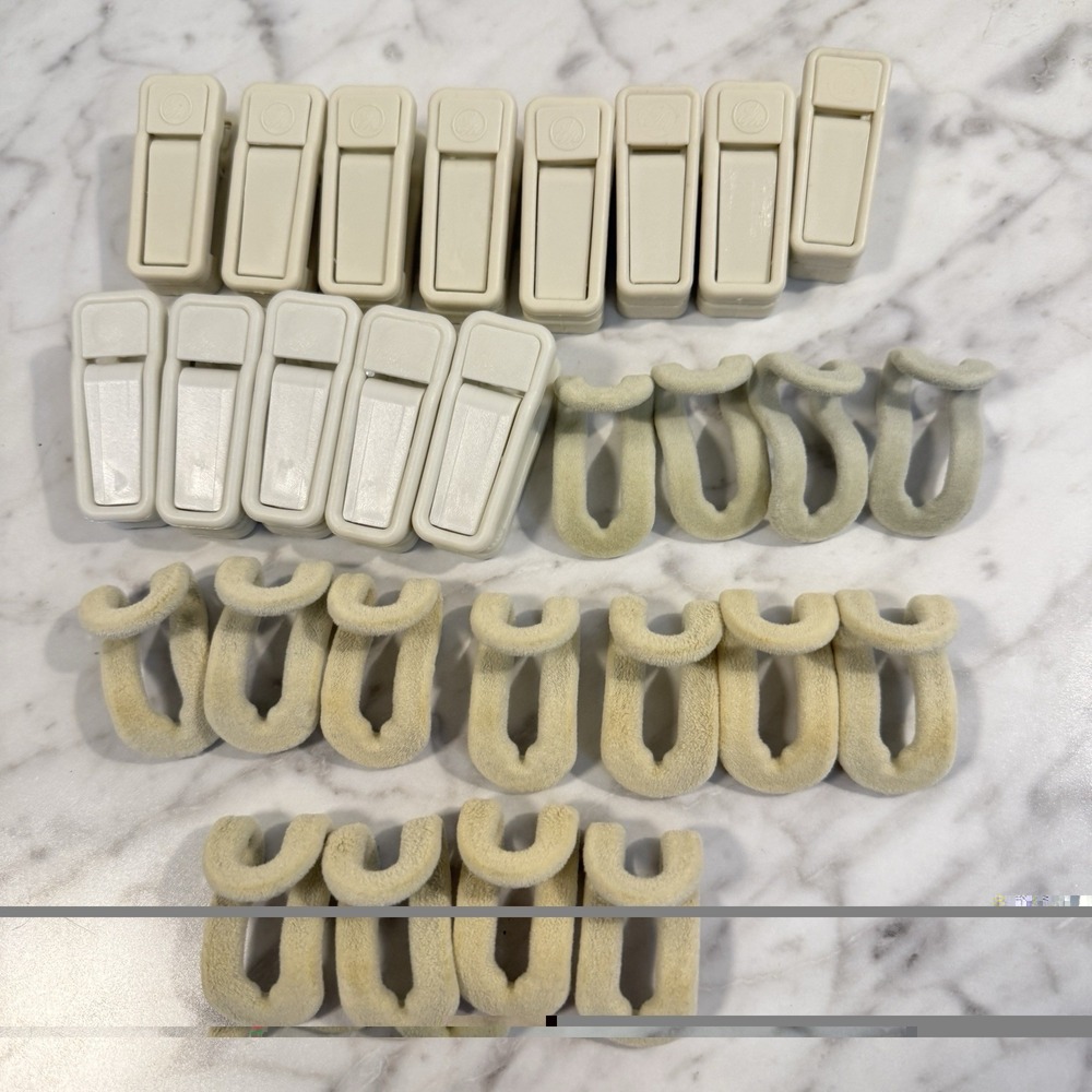 Joy Mangano Huggable Hangers Cream 13 Finger Clips & 15 Cascading mini Hooks